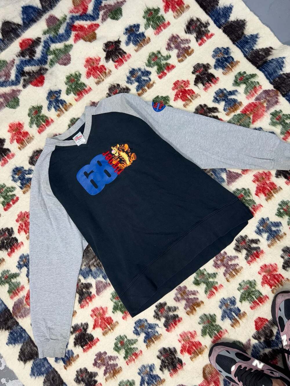 Vintage 90s Disney Store Tigger 68 Colorblock Raglan Sweatshirt
